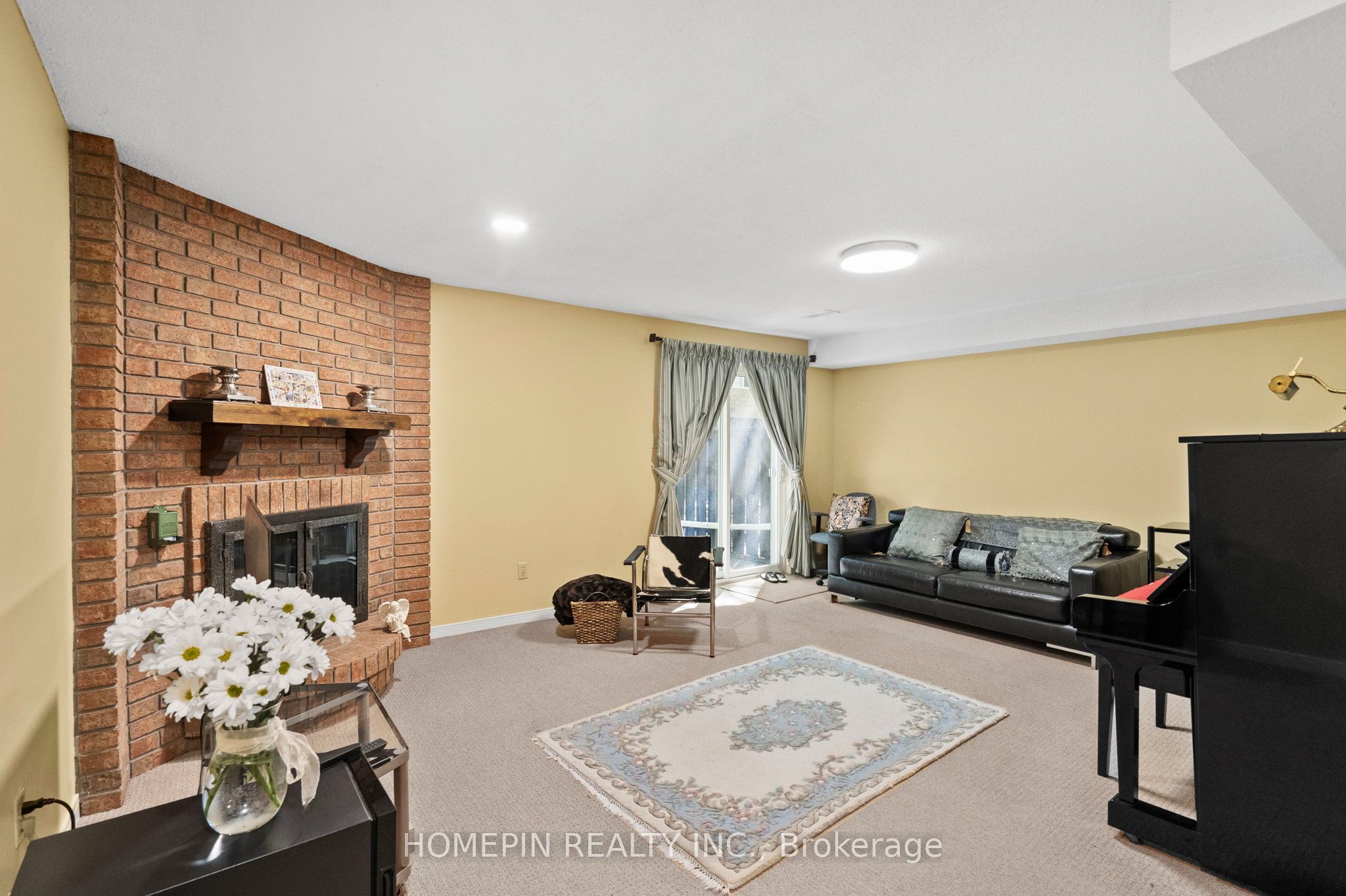 84 Confederation Way Property Photo 16