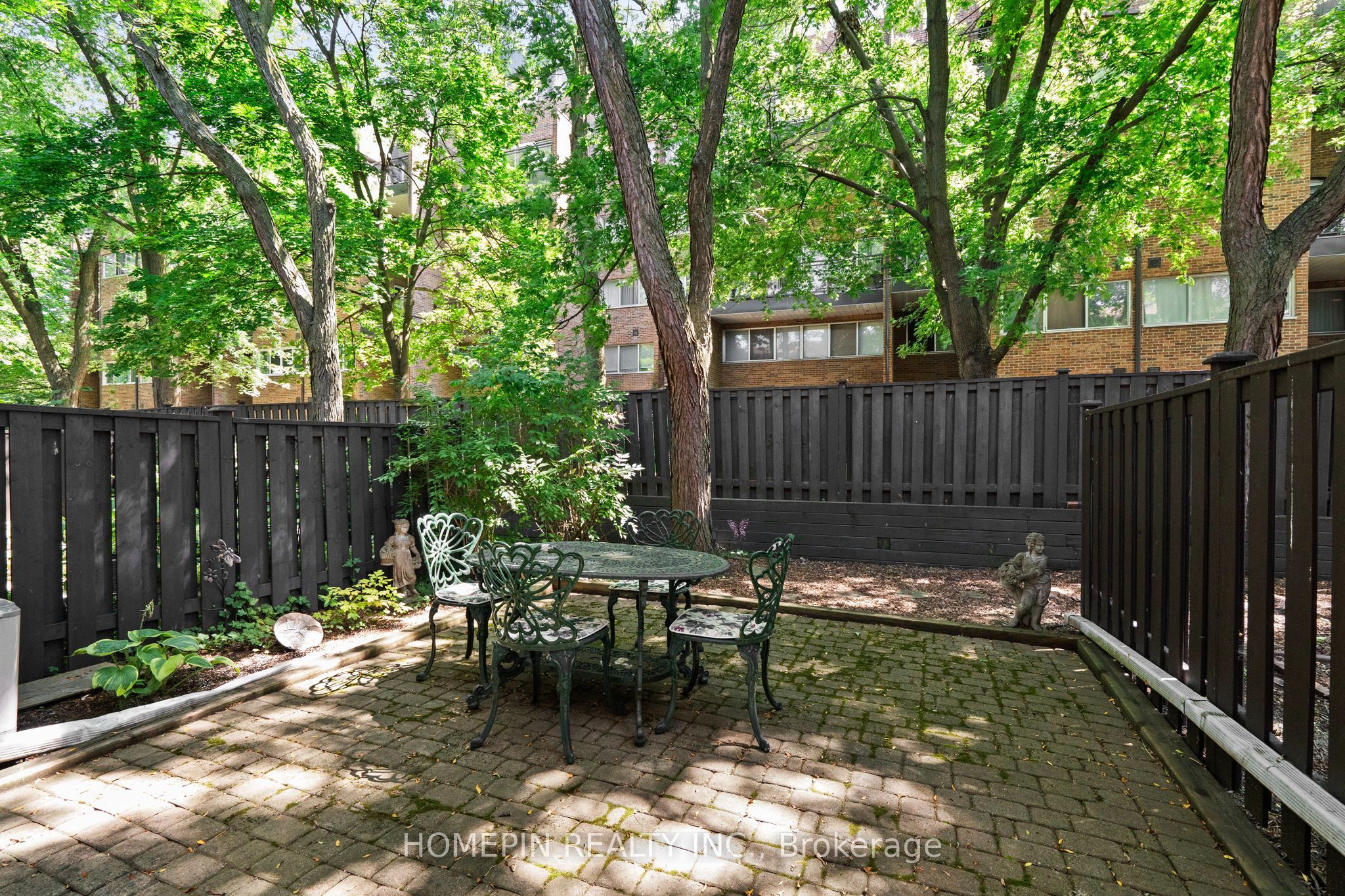 84 Confederation Way Property Photo 17