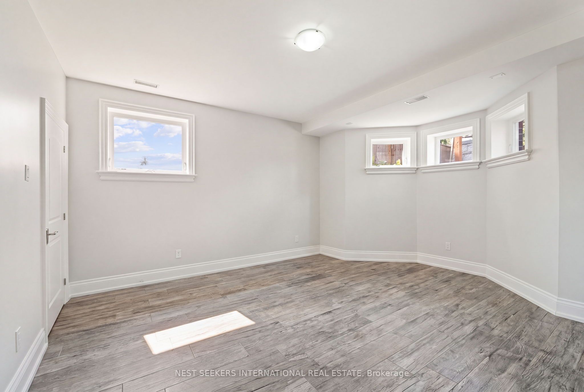 8490 19th Side Road Property Photo 34