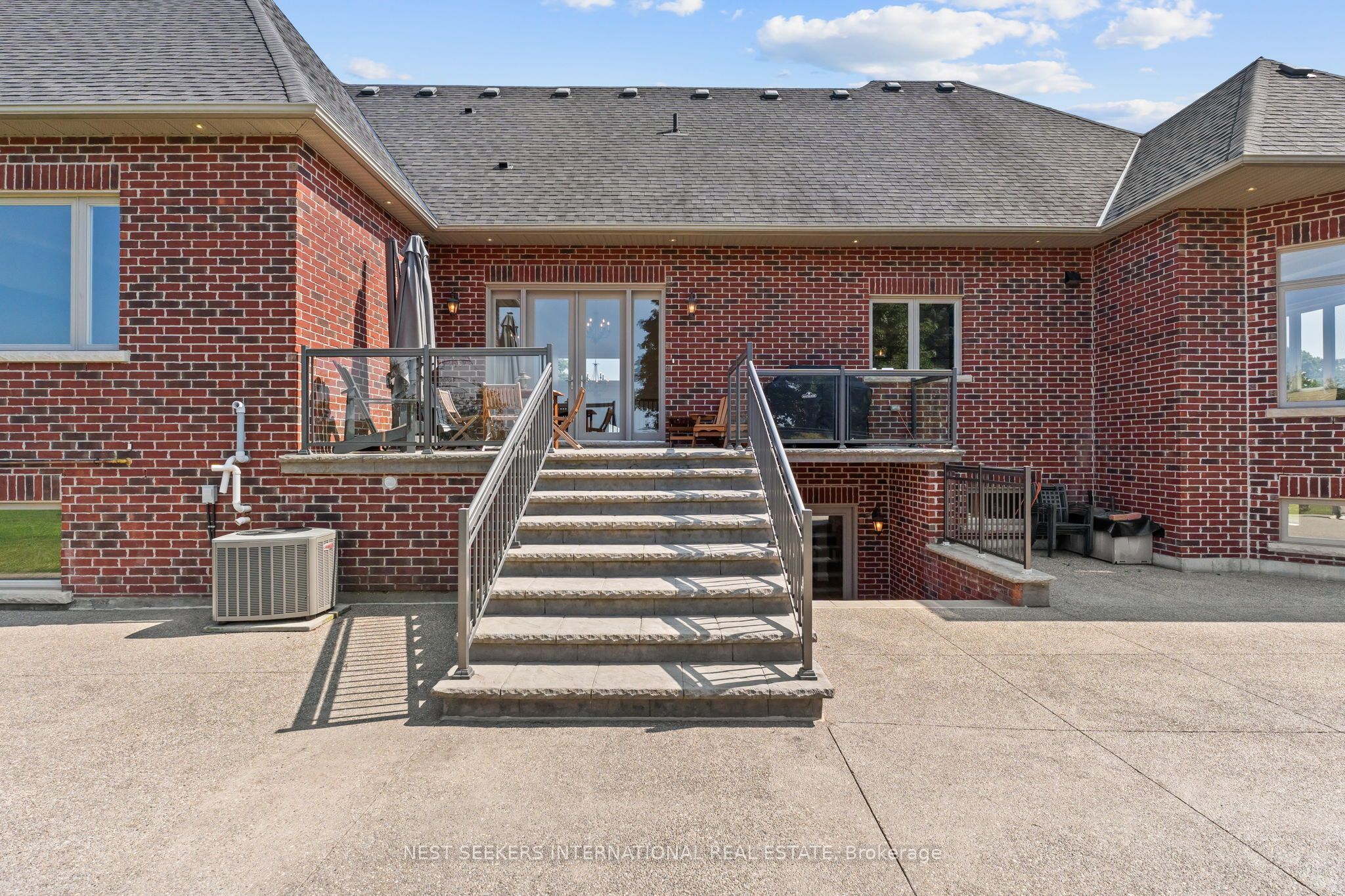 8490 19th Side Road Property Photo 38