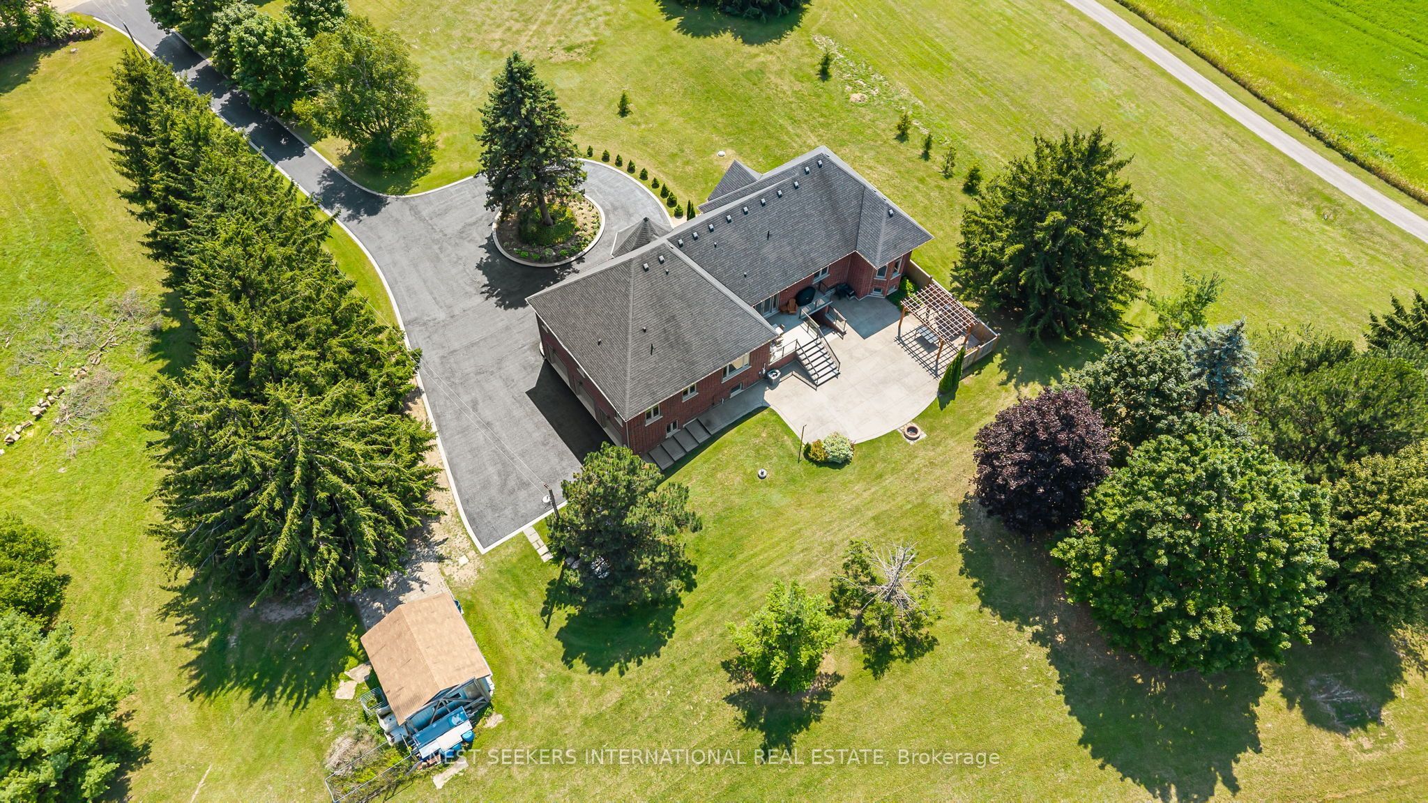 8490 19th Side Road Property Photo 41