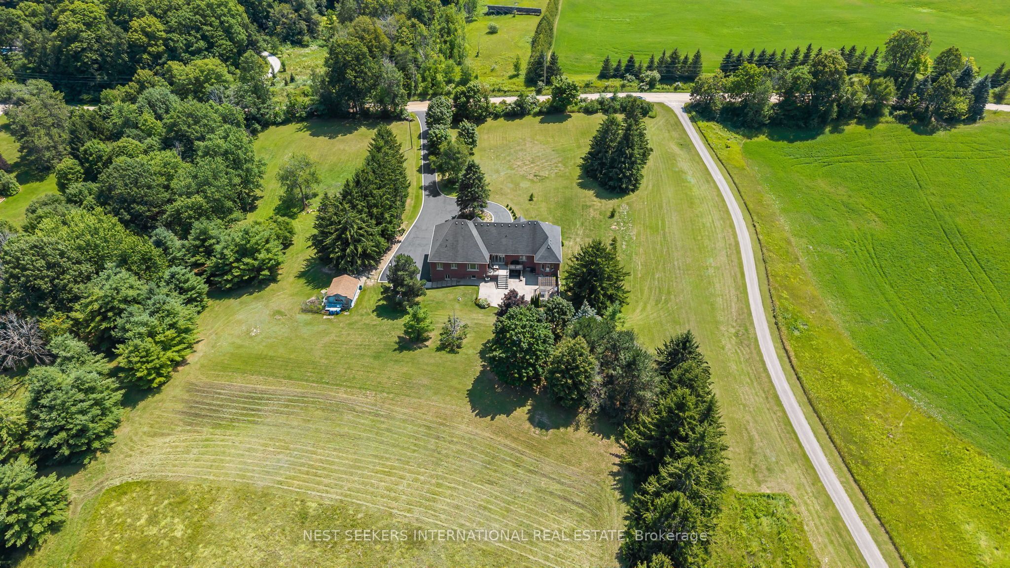 8490 19th Side Road Property Photo 42