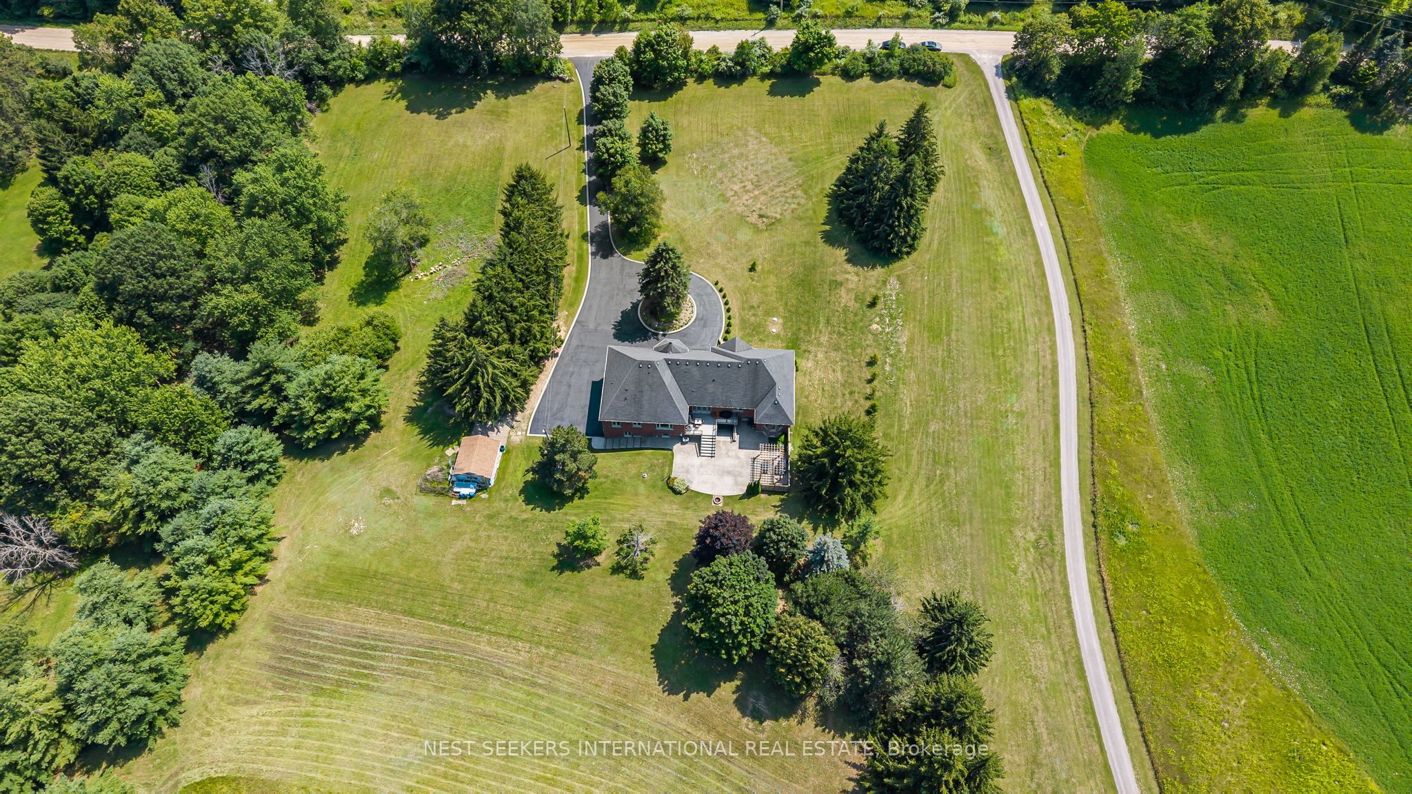 8490 19th Side Road Property Photo 43