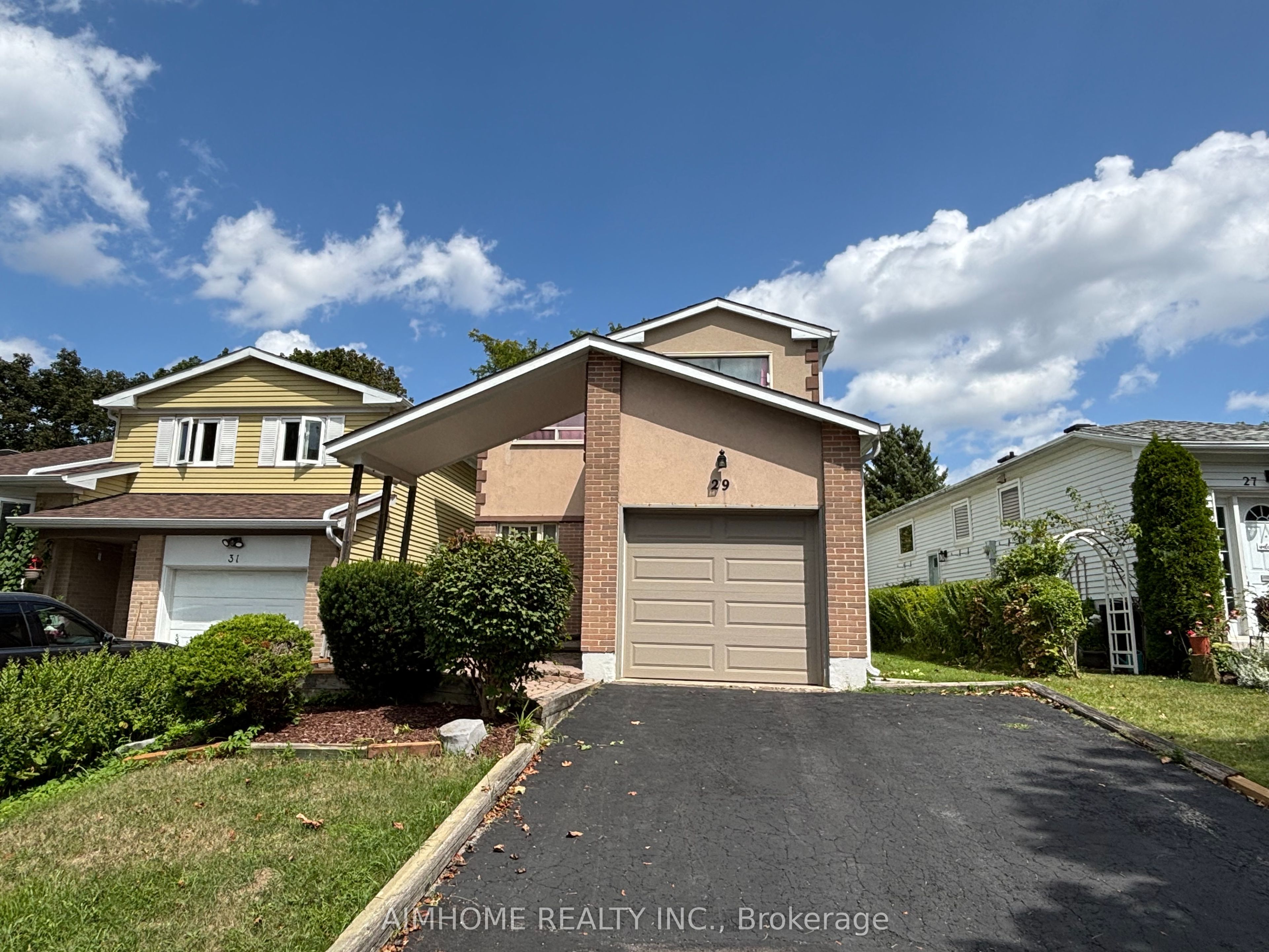29 Snowshoe Crescent Property Photo 1