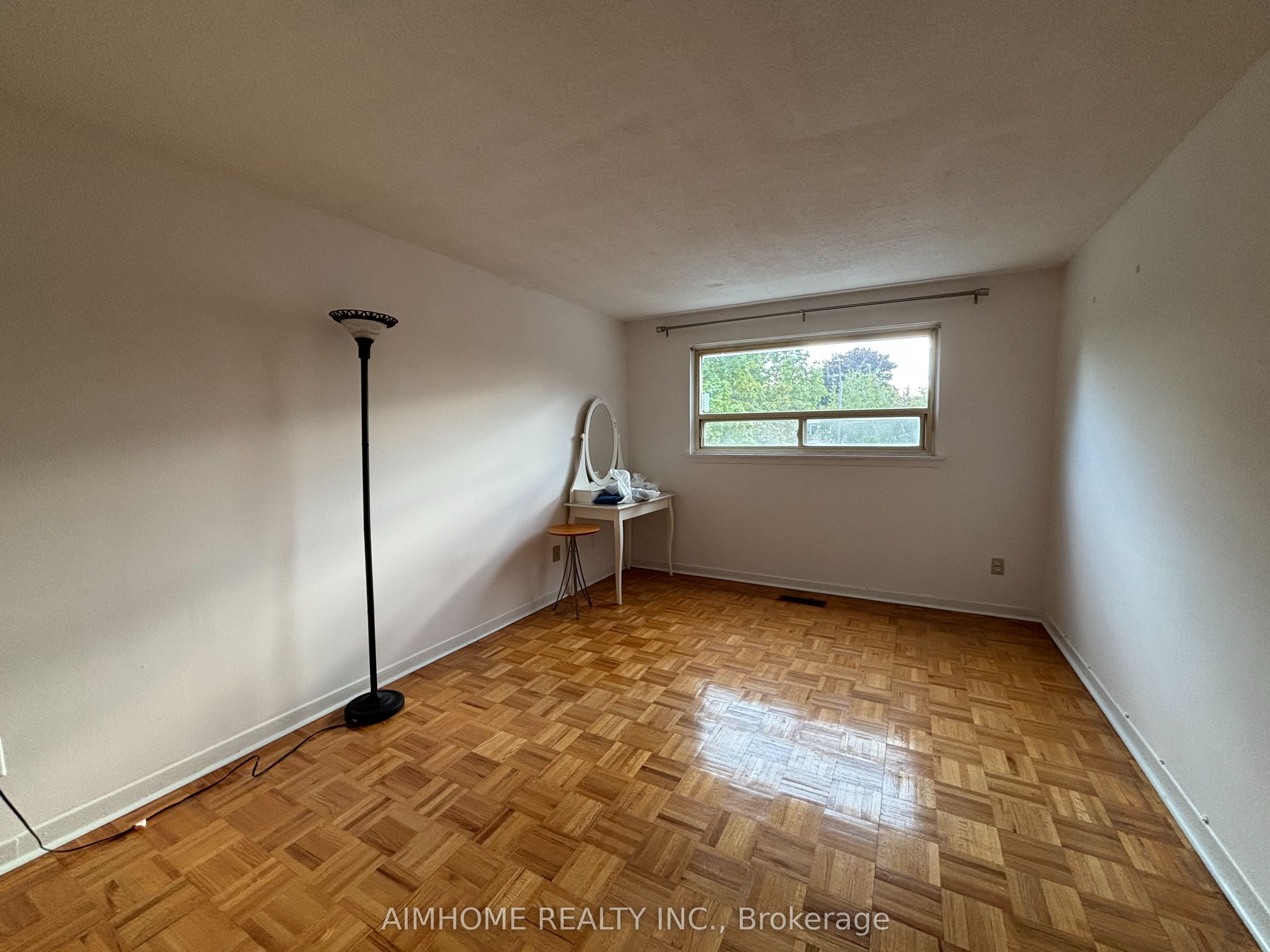 29 Snowshoe Crescent Property Photo 11