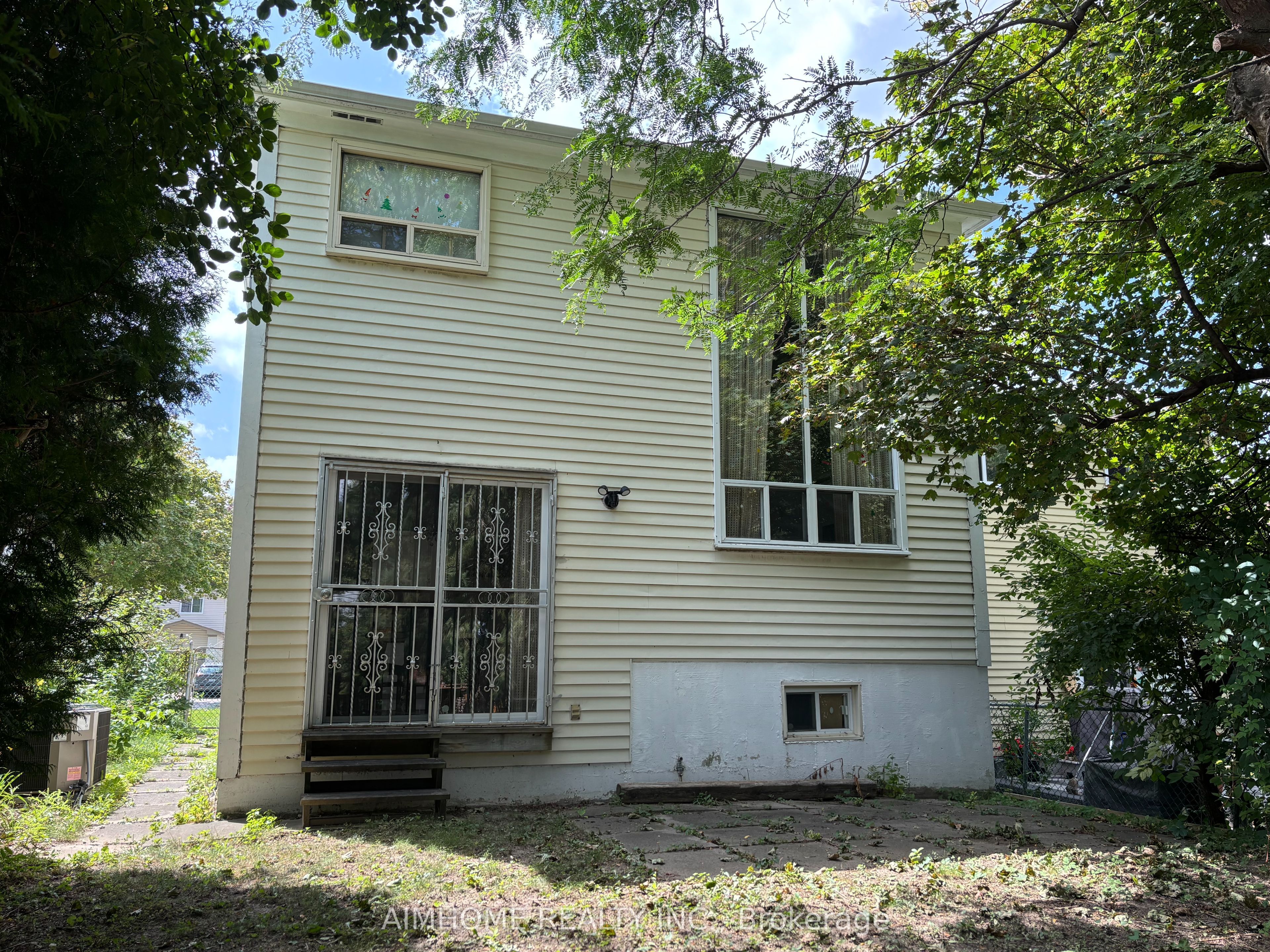 29 Snowshoe Crescent Property Photo 18