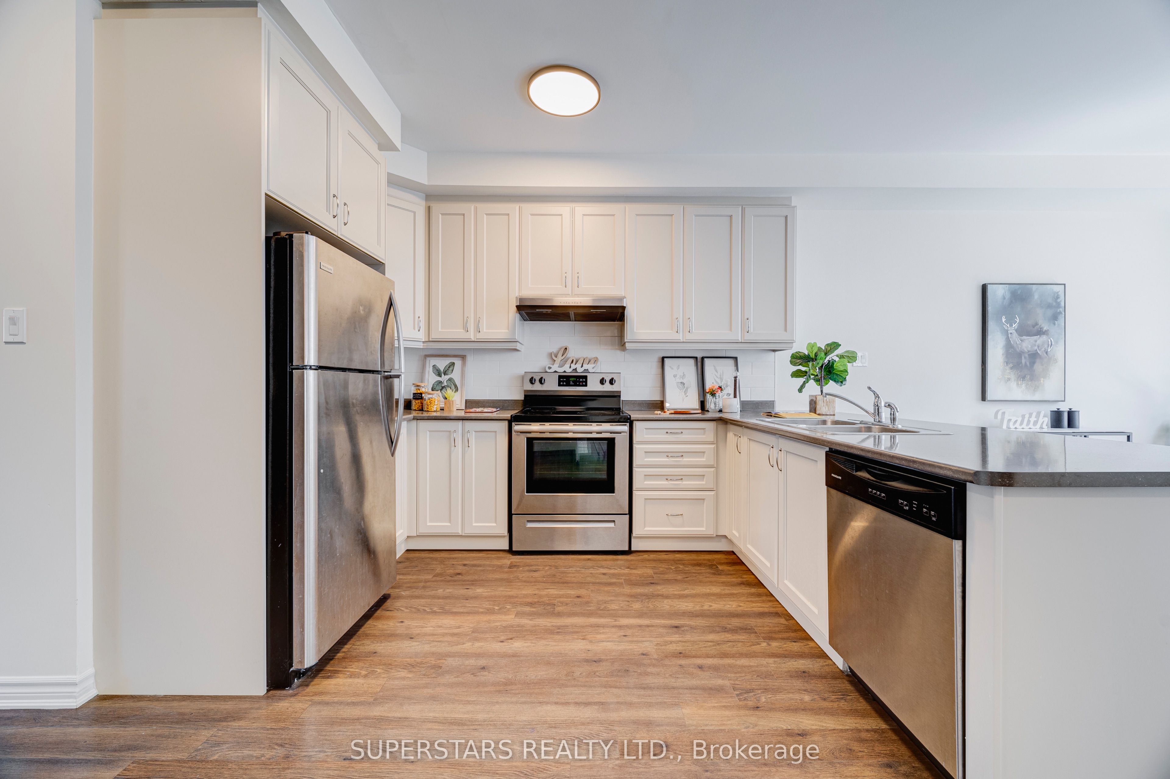 241 Rustle Woods Avenue Property Photo 10