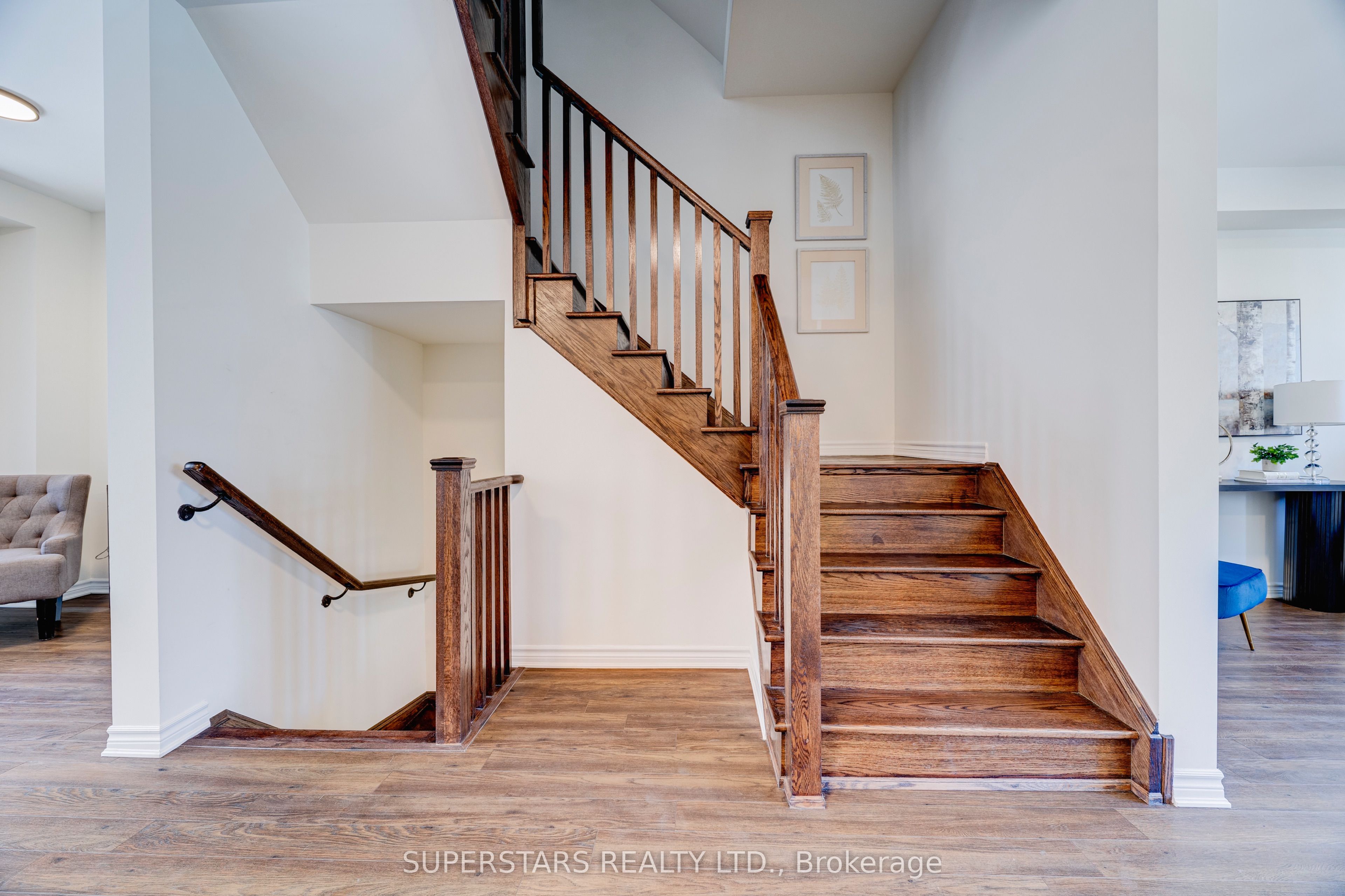 241 Rustle Woods Avenue Property Photo 15