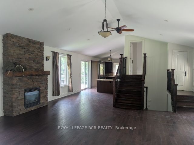 986 15th Side Road Property Photo 4