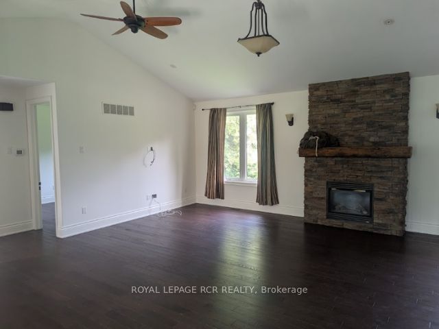 986 15th Side Road Property Photo 6