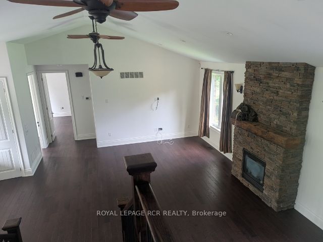 986 15th Side Road Property Photo 11