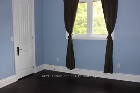 986 15th Side Road Property Photo 16