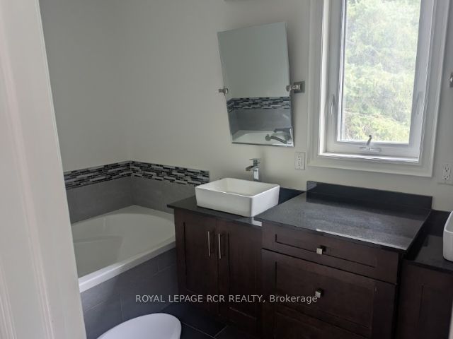 986 15th Side Road Property Photo 17