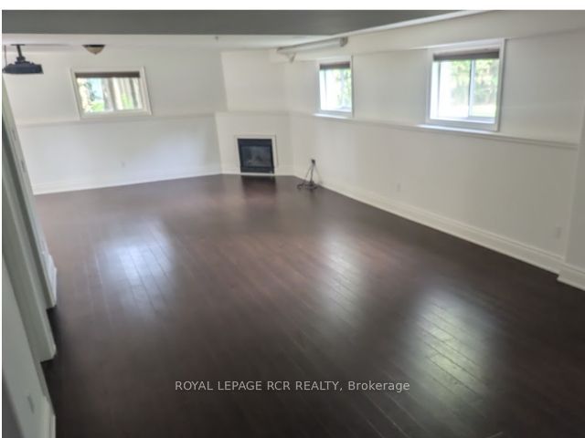 986 15th Side Road Property Photo 24