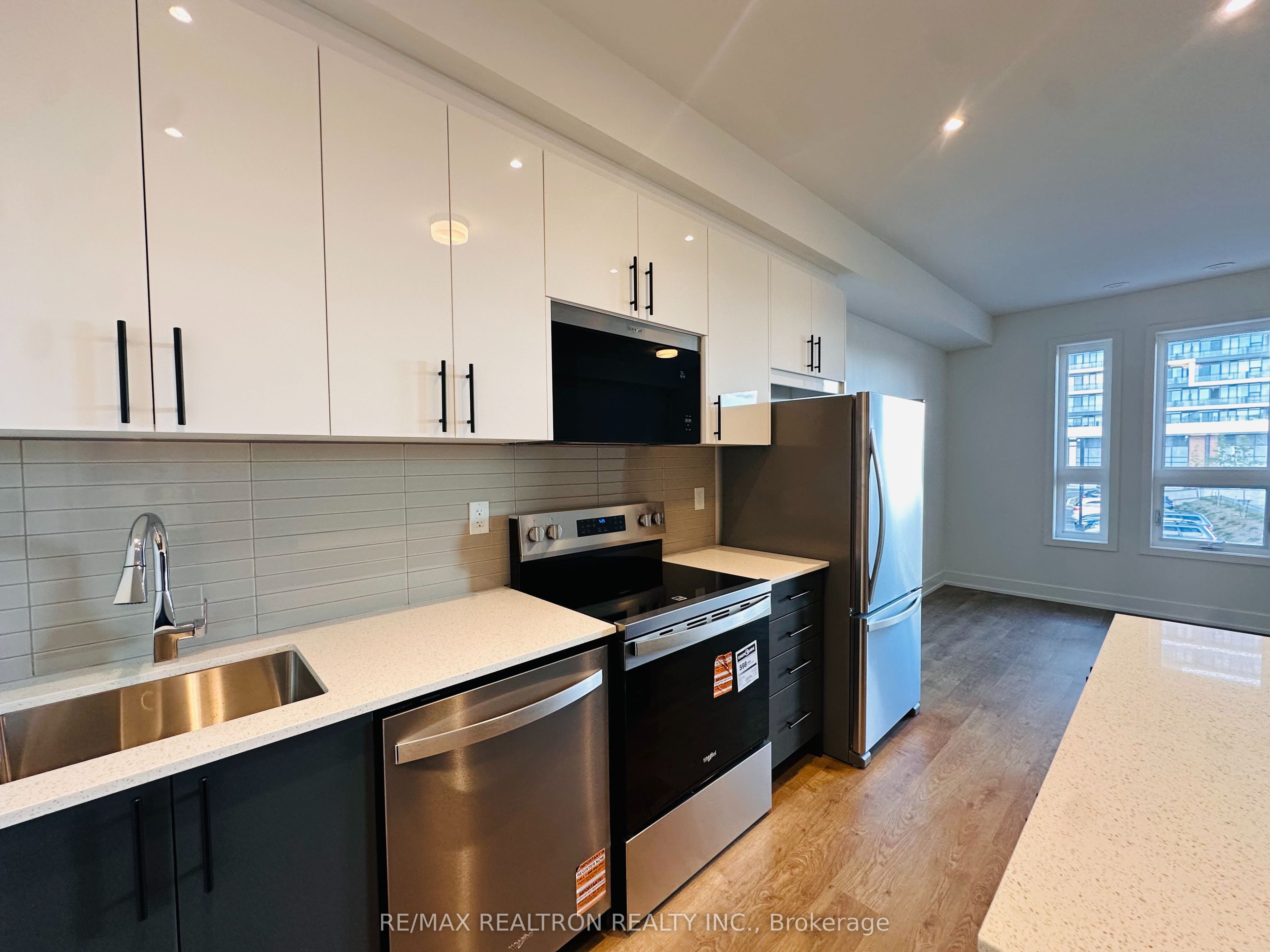 180 Anderson Avenue Th9 Property Photo 6