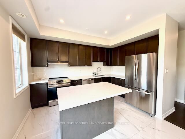 76 Donald Buttress Boulevard W Property Photo 4