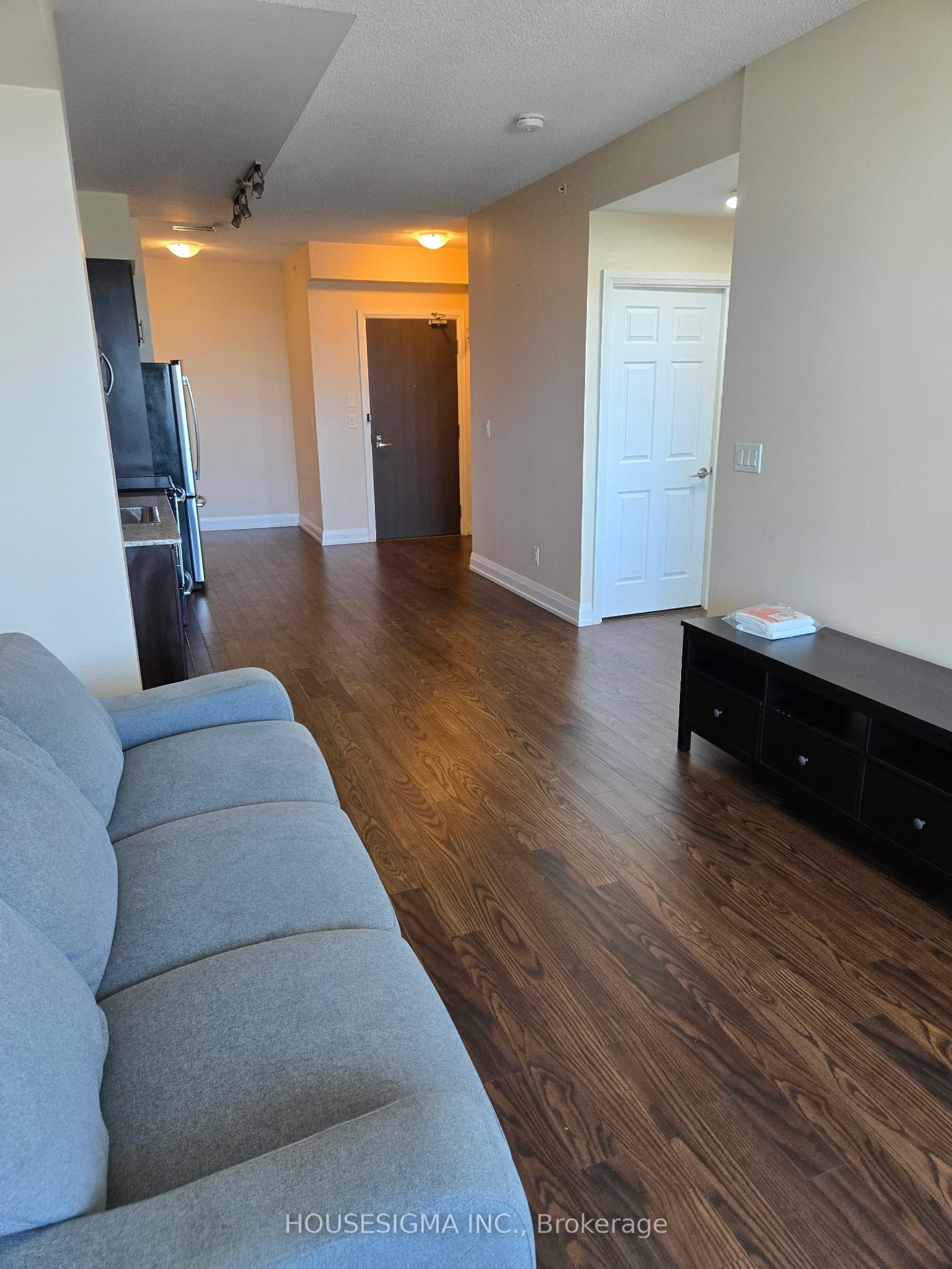 7161 Yonge Street 1423 Property Photo 3