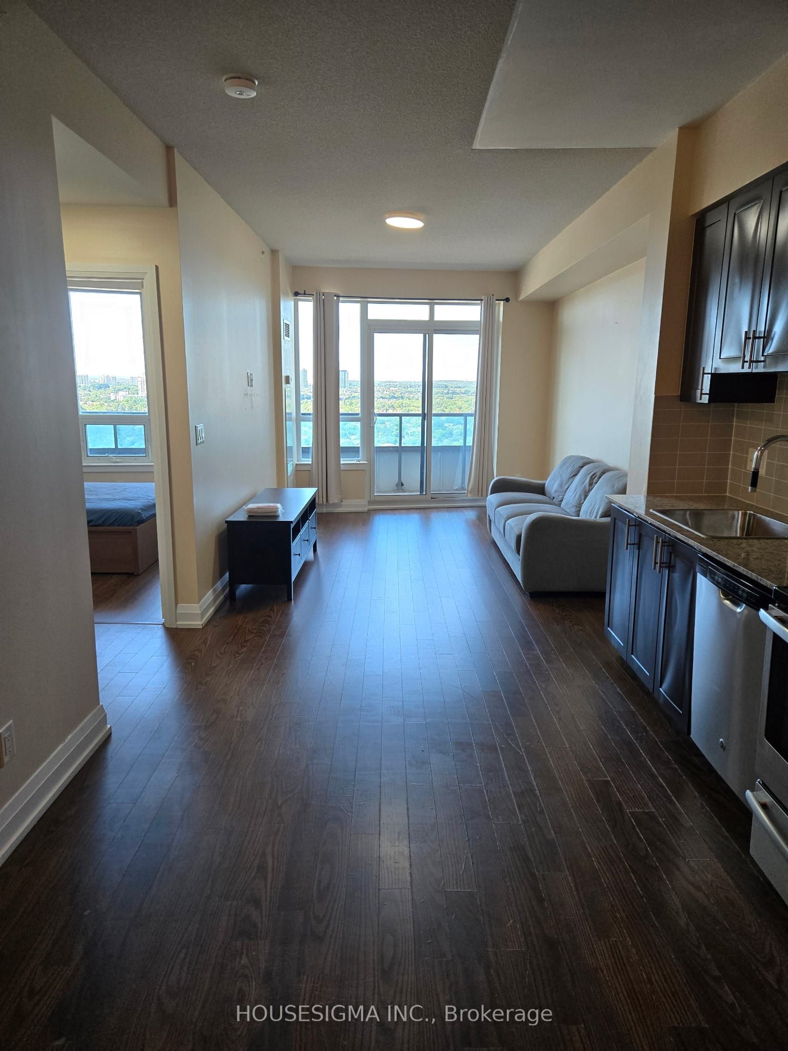 7161 Yonge Street 1423 Property Photo 5