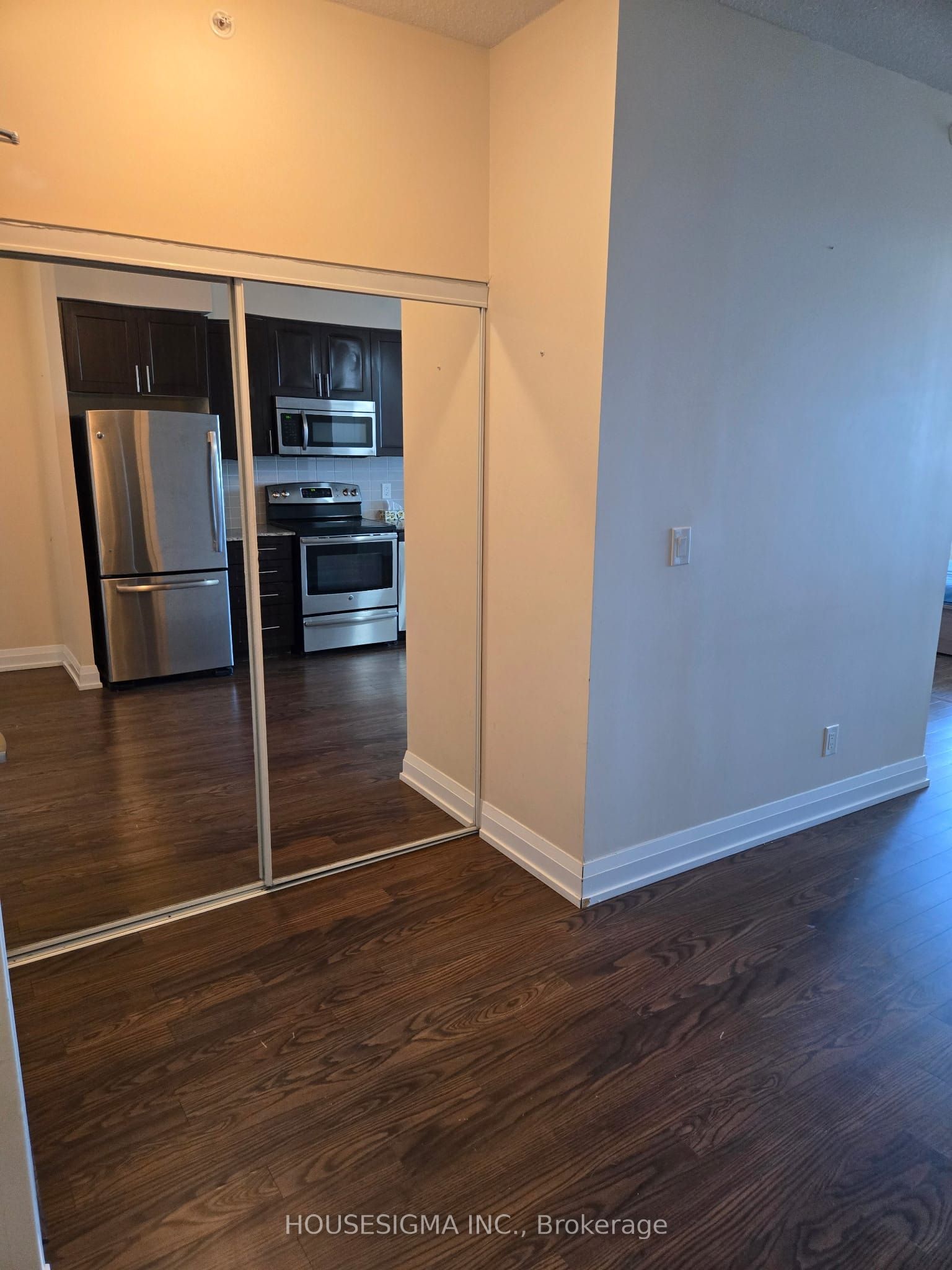 7161 Yonge Street 1423 Property Photo 9
