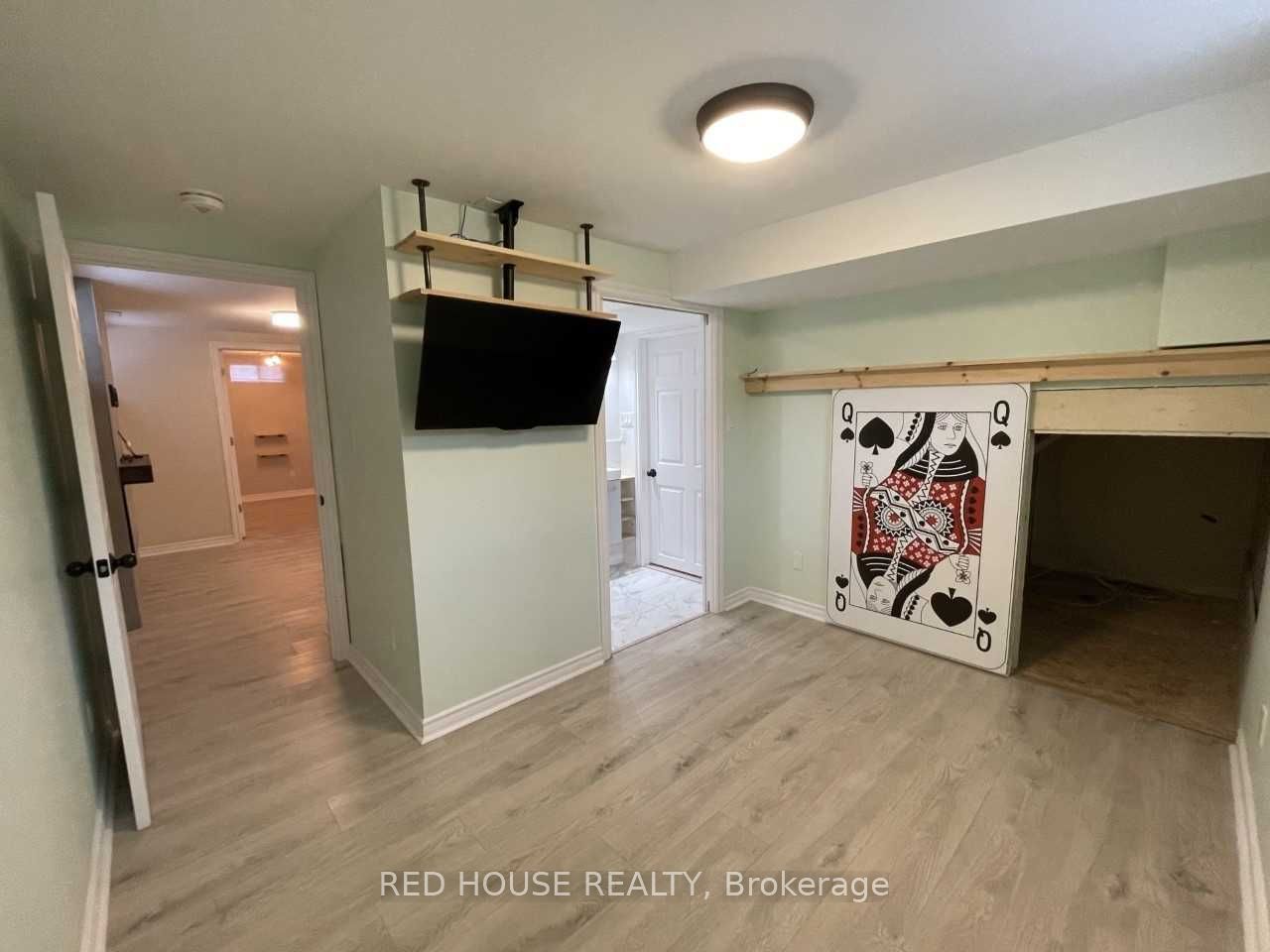 69 Simpson Road Lower Property Photo 11