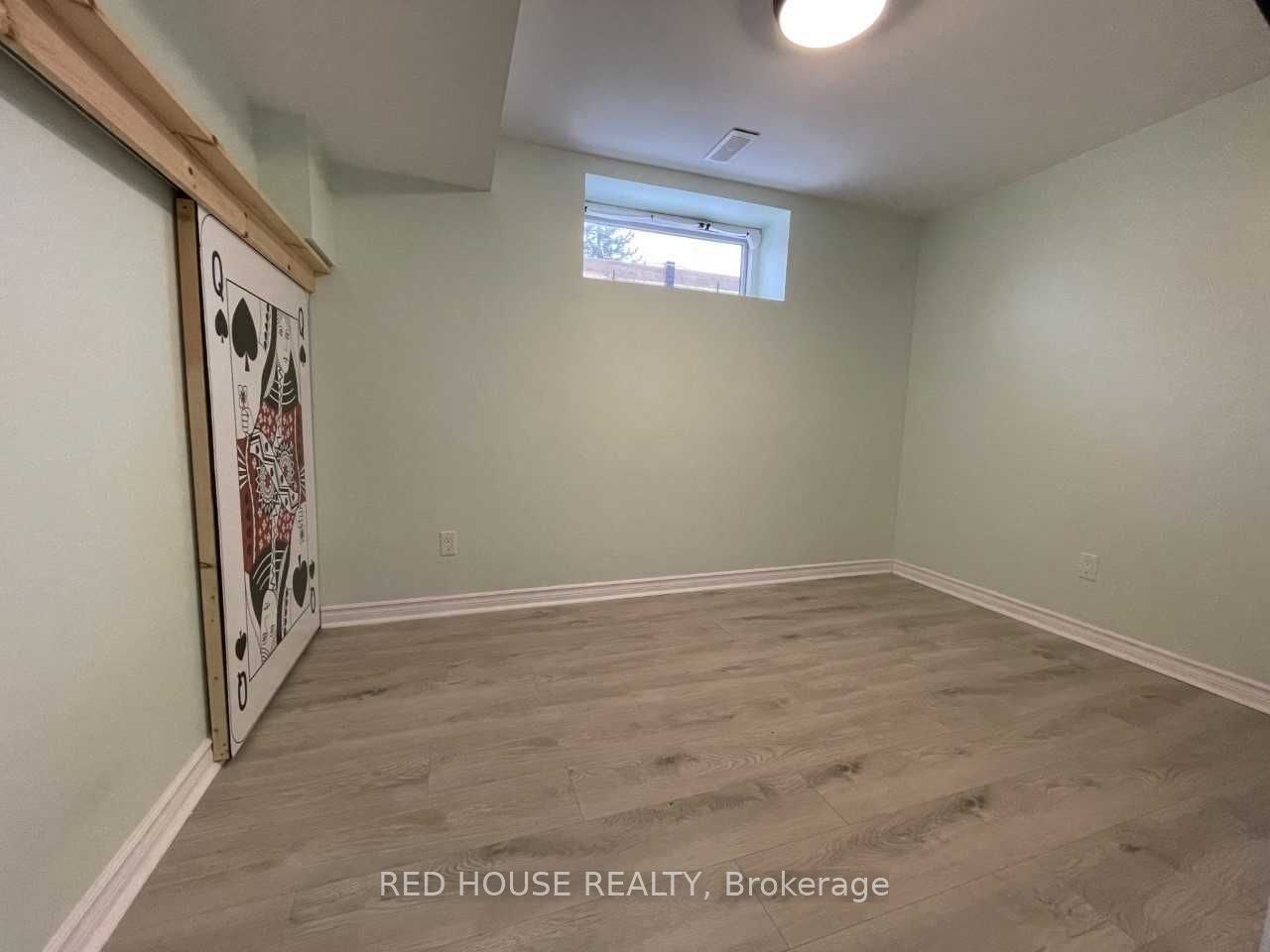 69 Simpson Road Lower Property Photo 12