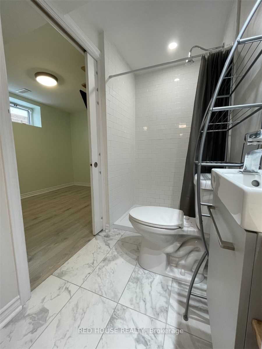 69 Simpson Road Lower Property Photo 14