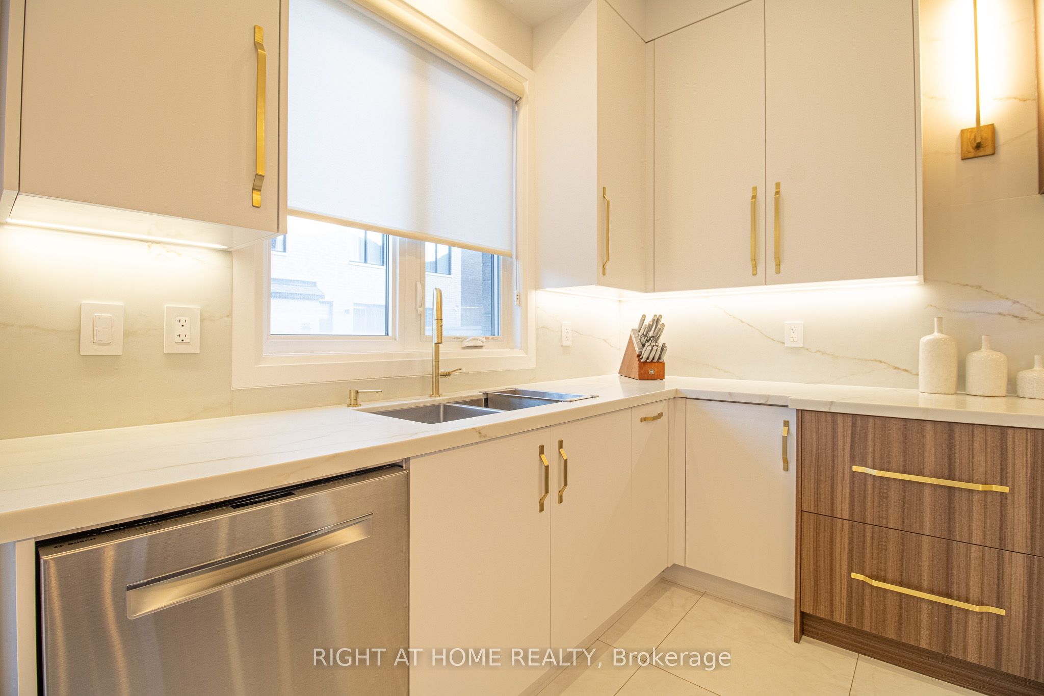 43 Longworth Avenue Property Photo 7