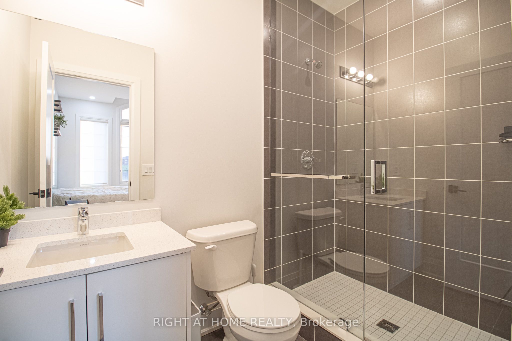 43 Longworth Avenue Property Photo 23