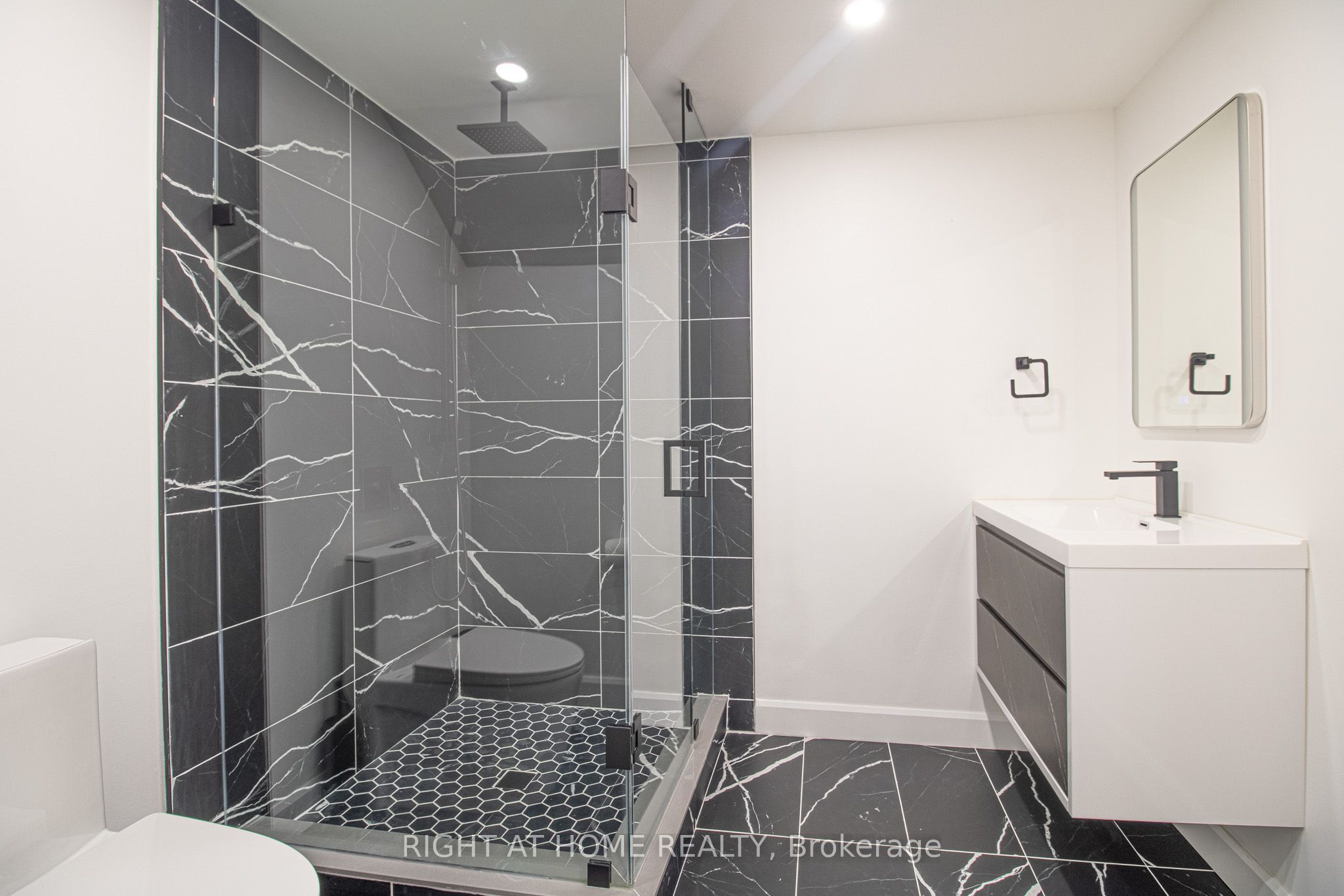 43 Longworth Avenue Property Photo 27