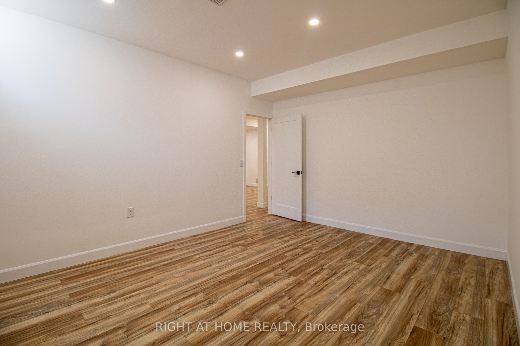 43 Longworth Avenue Property Photo 28