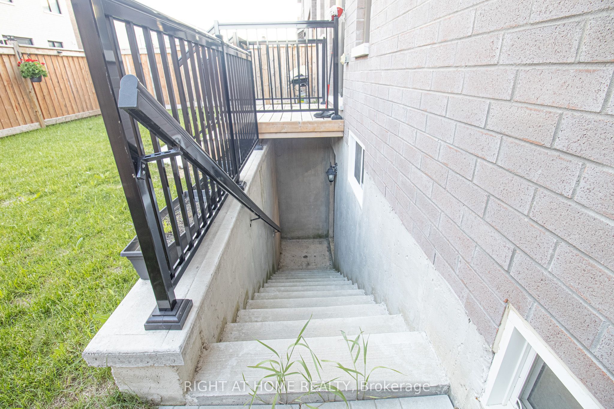 43 Longworth Avenue Property Photo 35