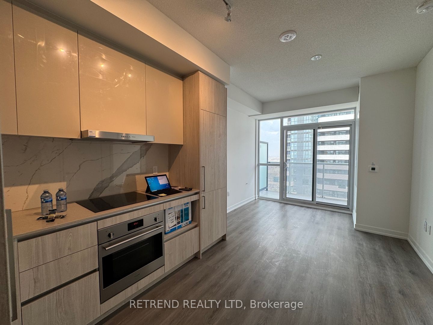 225 Commerce Street E 4001 Property Photo 1