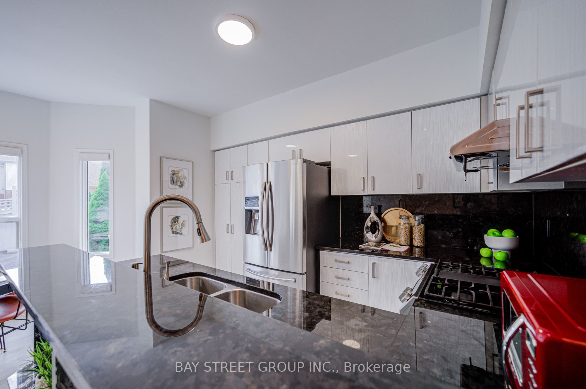 5 Luxton Avenue Property Photo 14