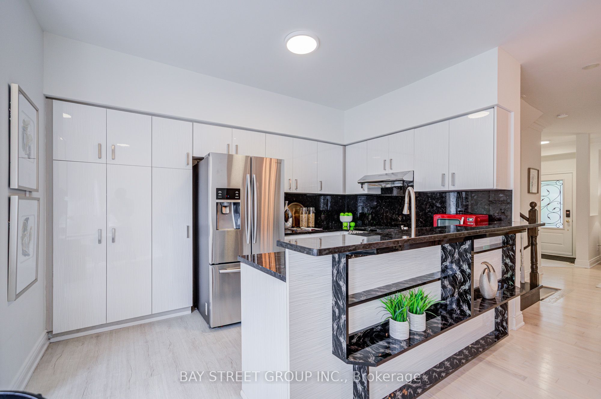 5 Luxton Avenue Property Photo 15