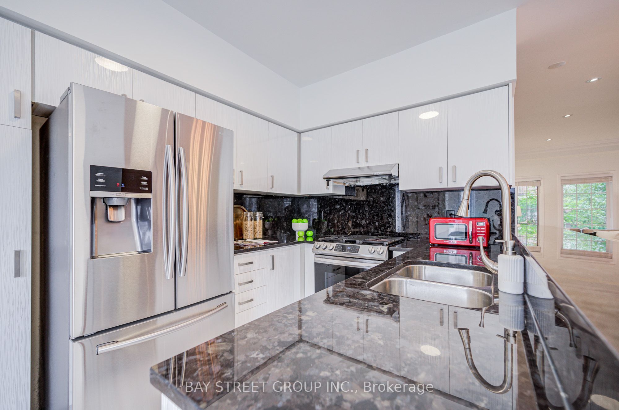 5 Luxton Avenue Property Photo 16