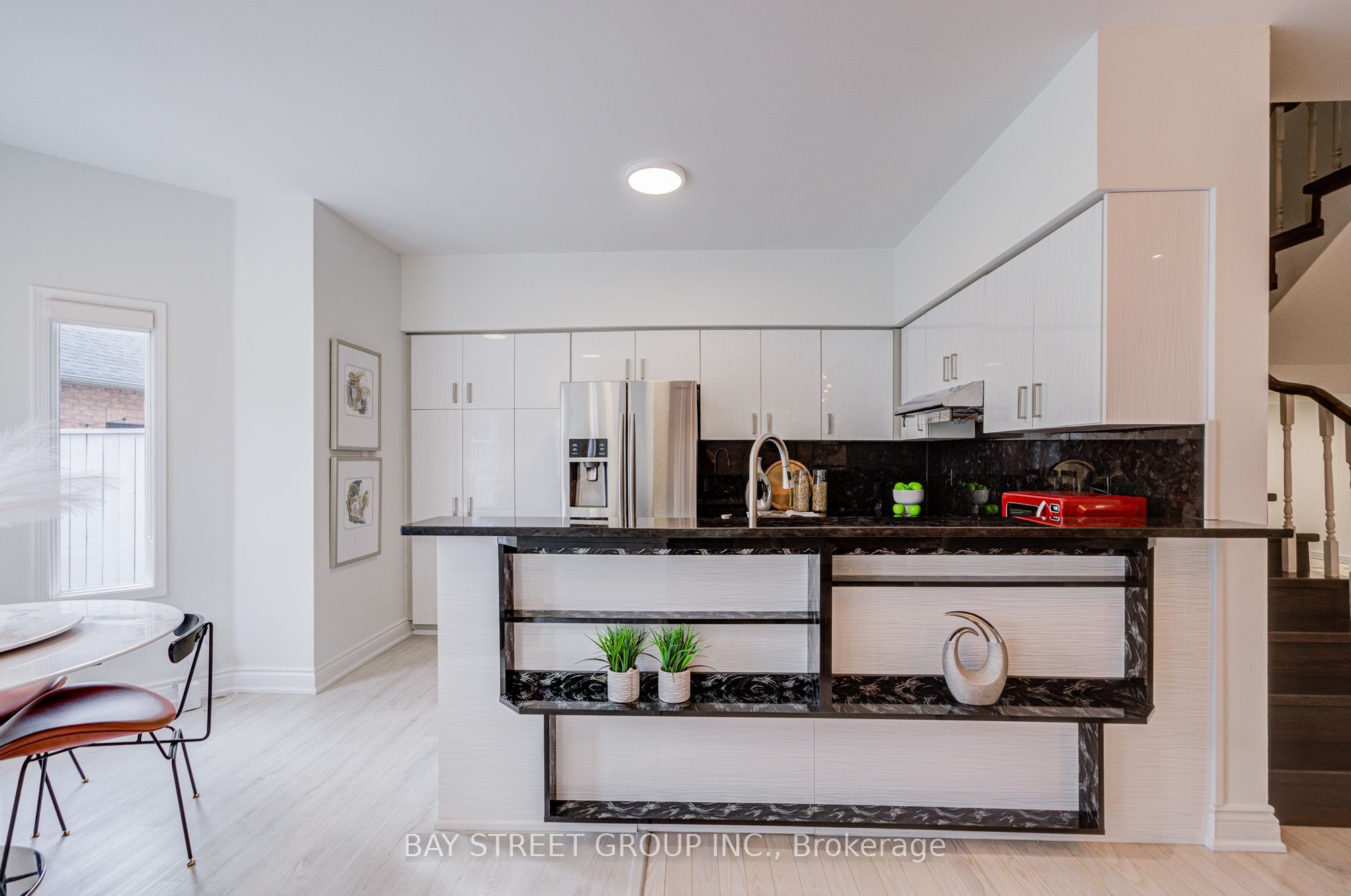 5 Luxton Avenue Property Photo 17