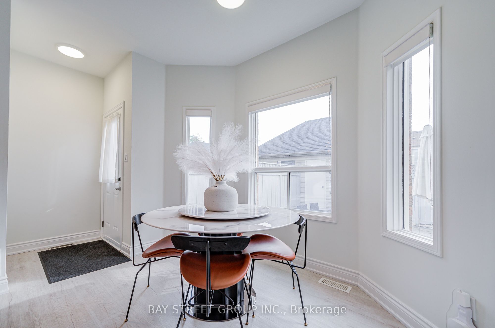5 Luxton Avenue Property Photo 18