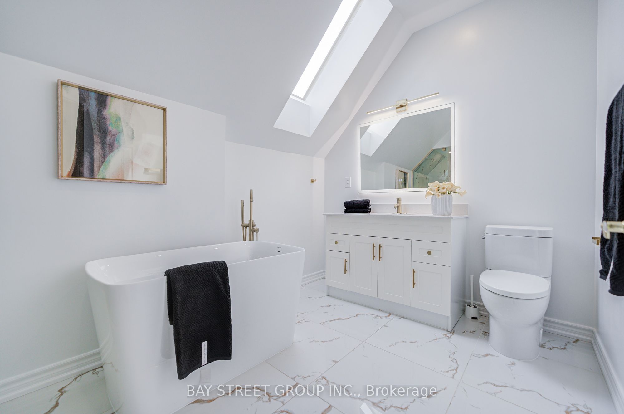 5 Luxton Avenue Property Photo 23