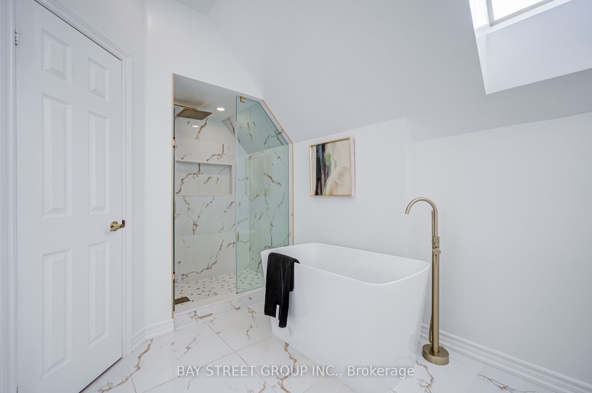 5 Luxton Avenue Property Photo 24