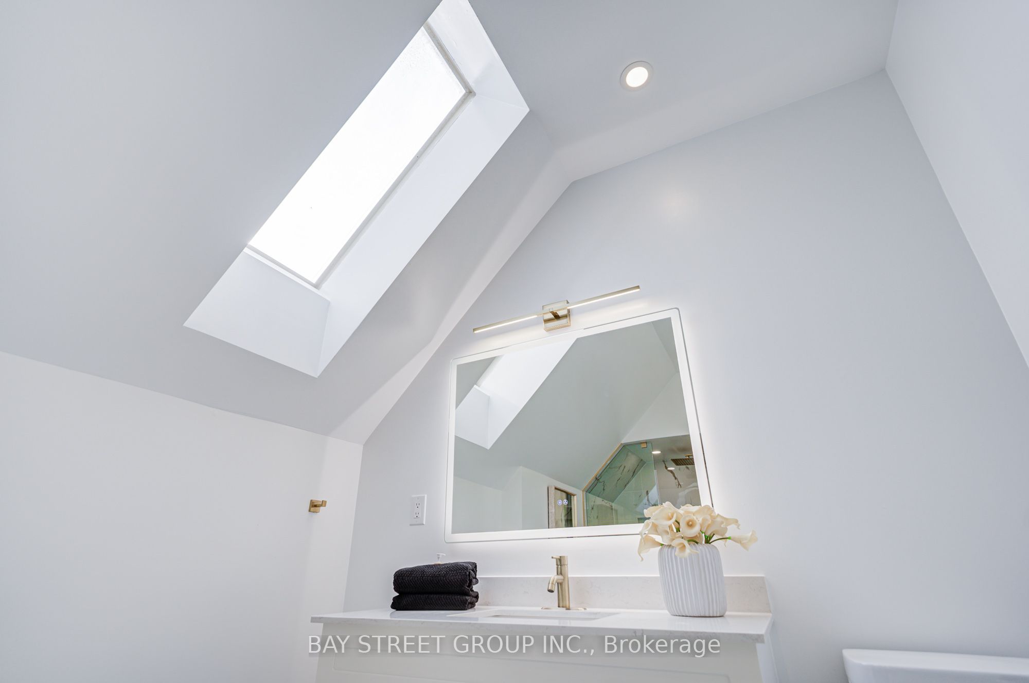 5 Luxton Avenue Property Photo 25
