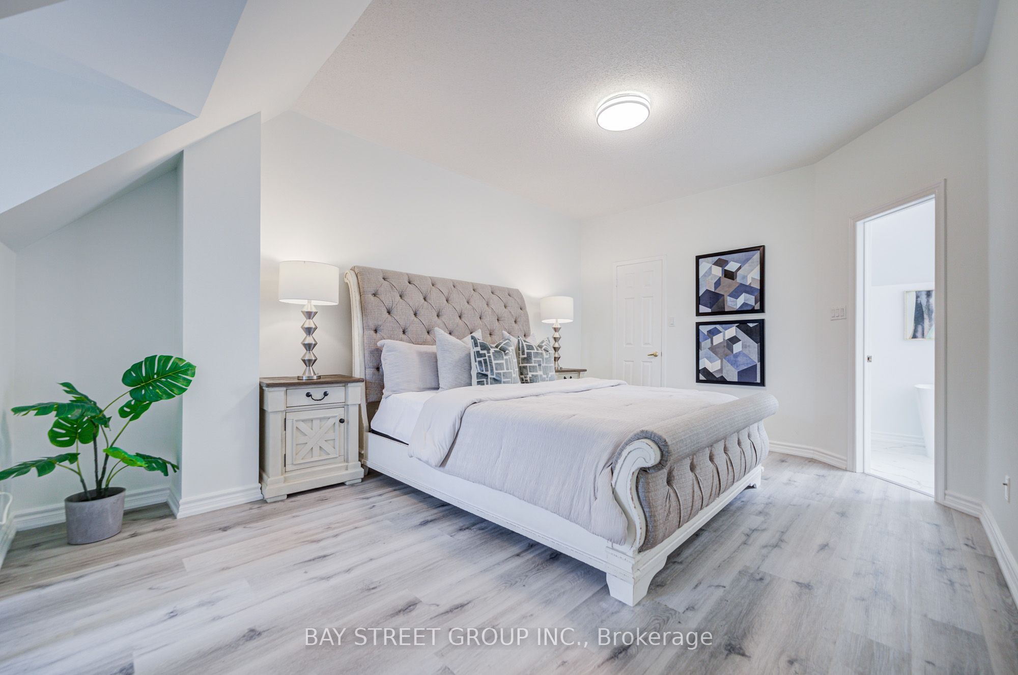 5 Luxton Avenue Property Photo 27