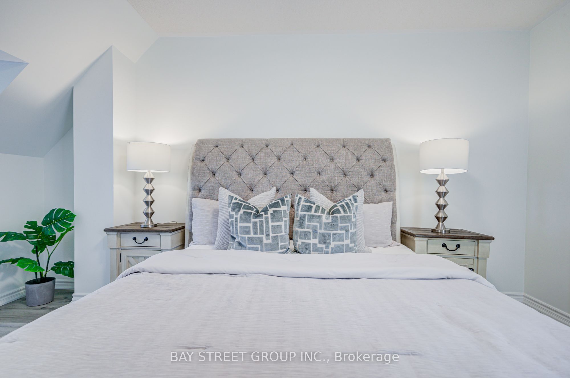 5 Luxton Avenue Property Photo 28