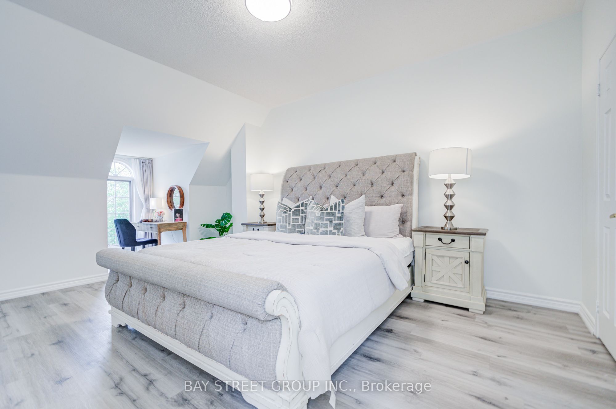 5 Luxton Avenue Property Photo 31
