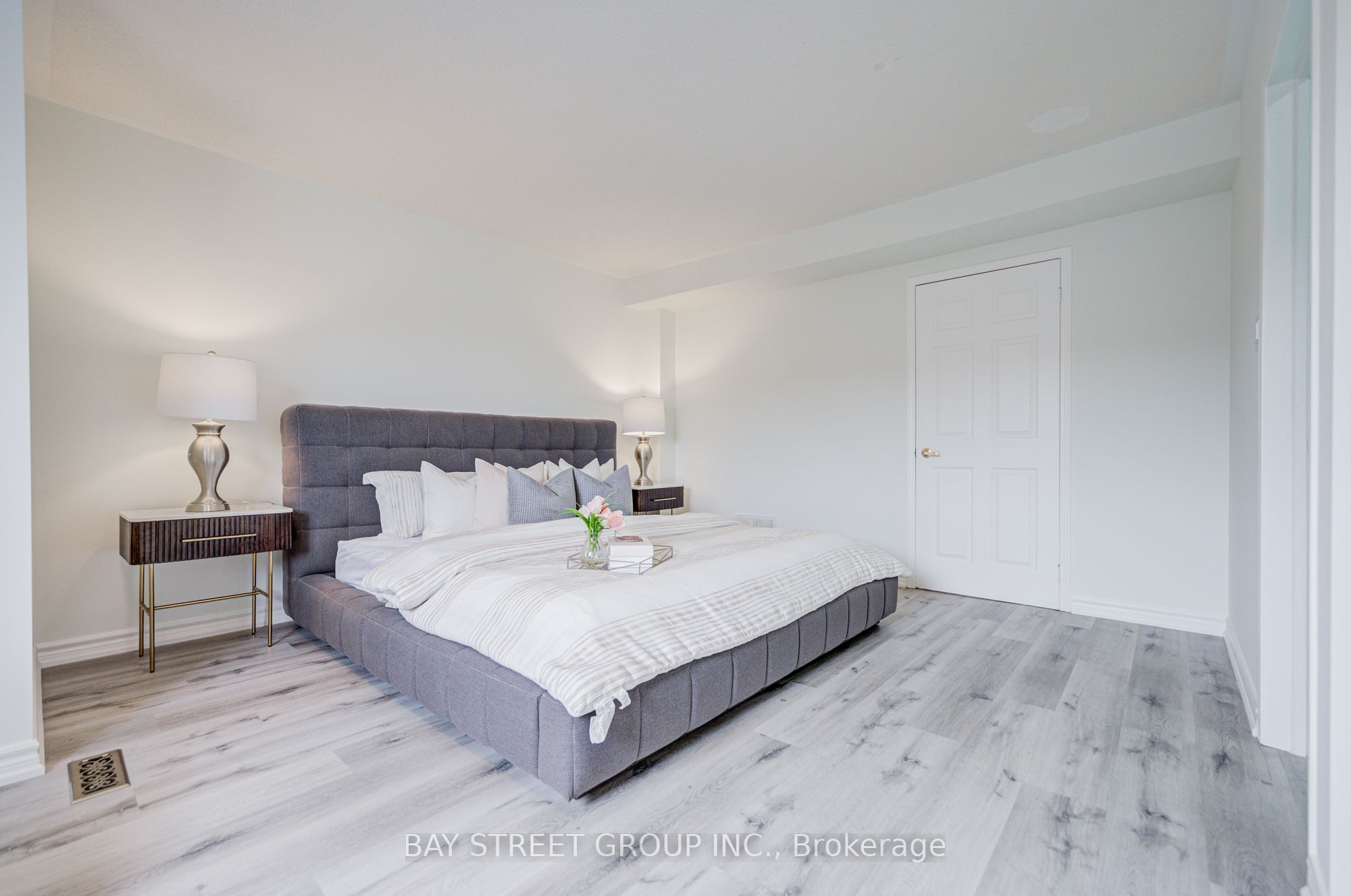 5 Luxton Avenue Property Photo 40