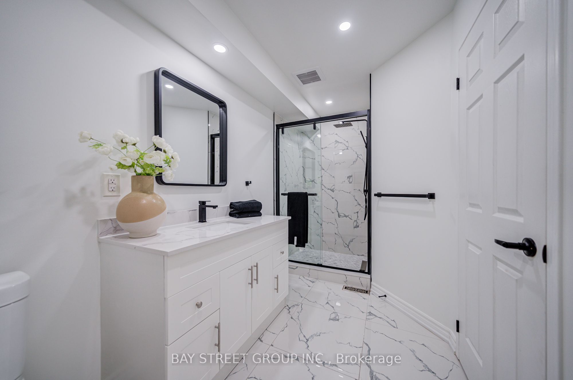 5 Luxton Avenue Property Photo 43