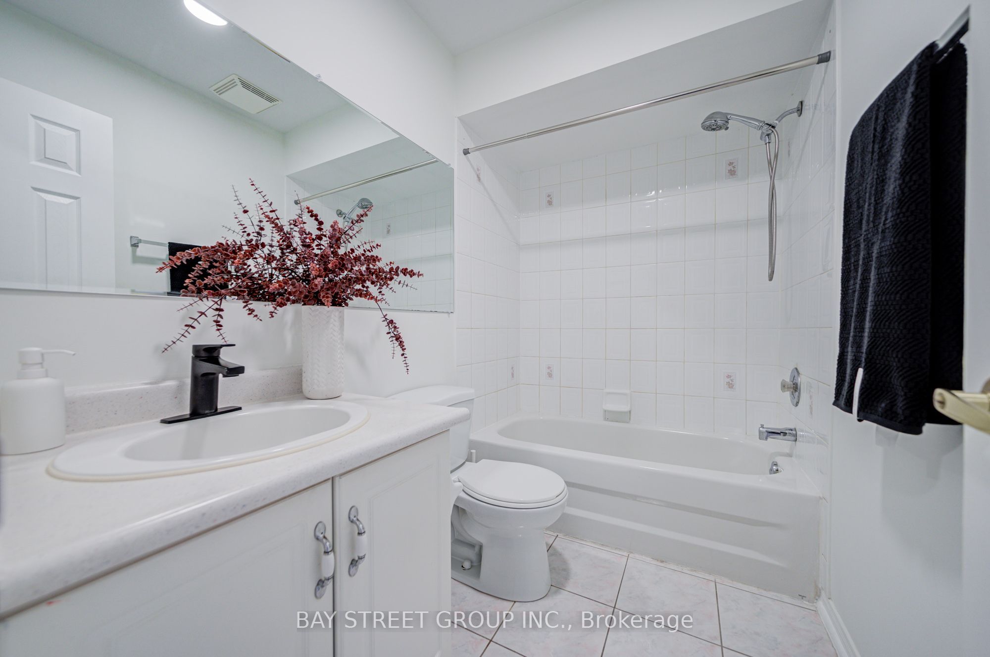 5 Luxton Avenue Property Photo 44