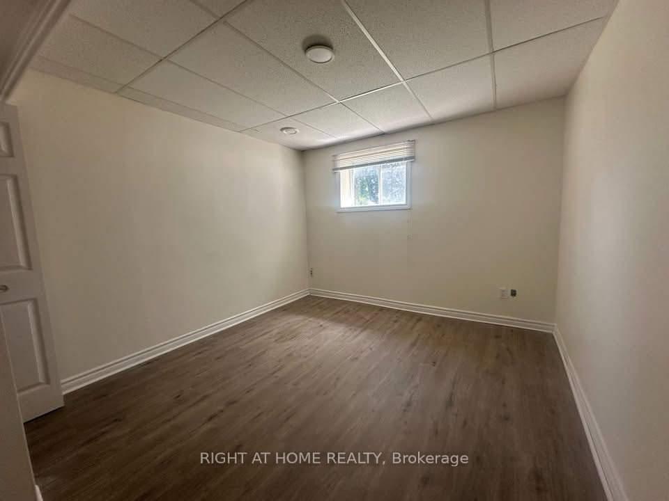 821 10th Line Property Photo 1