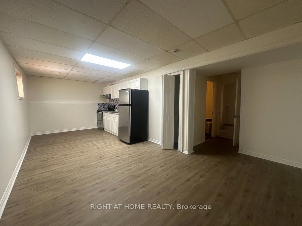 821 10th Line Property Photo 2