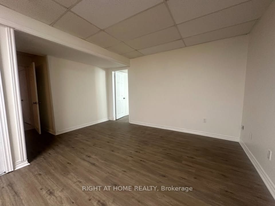 821 10th Line Property Photo 3