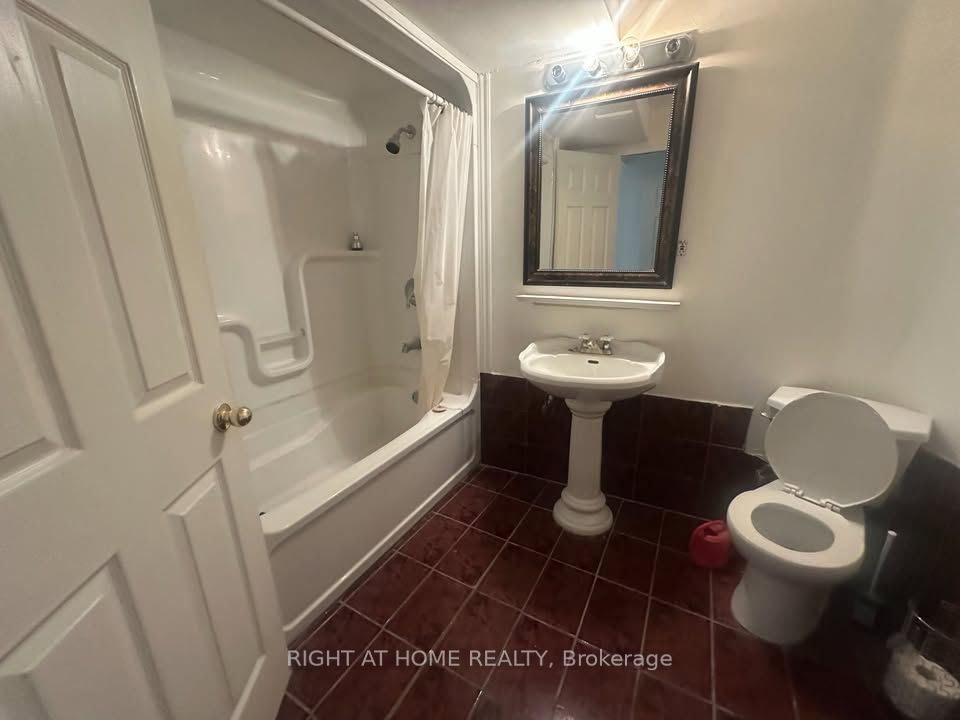 821 10th Line Property Photo 5